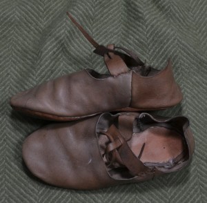 Late medieval buckled shoe